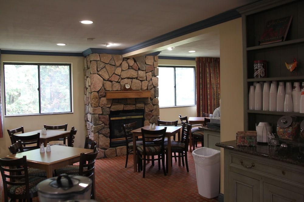 Quality Inn Cortland - University Area מראה חיצוני תמונה
